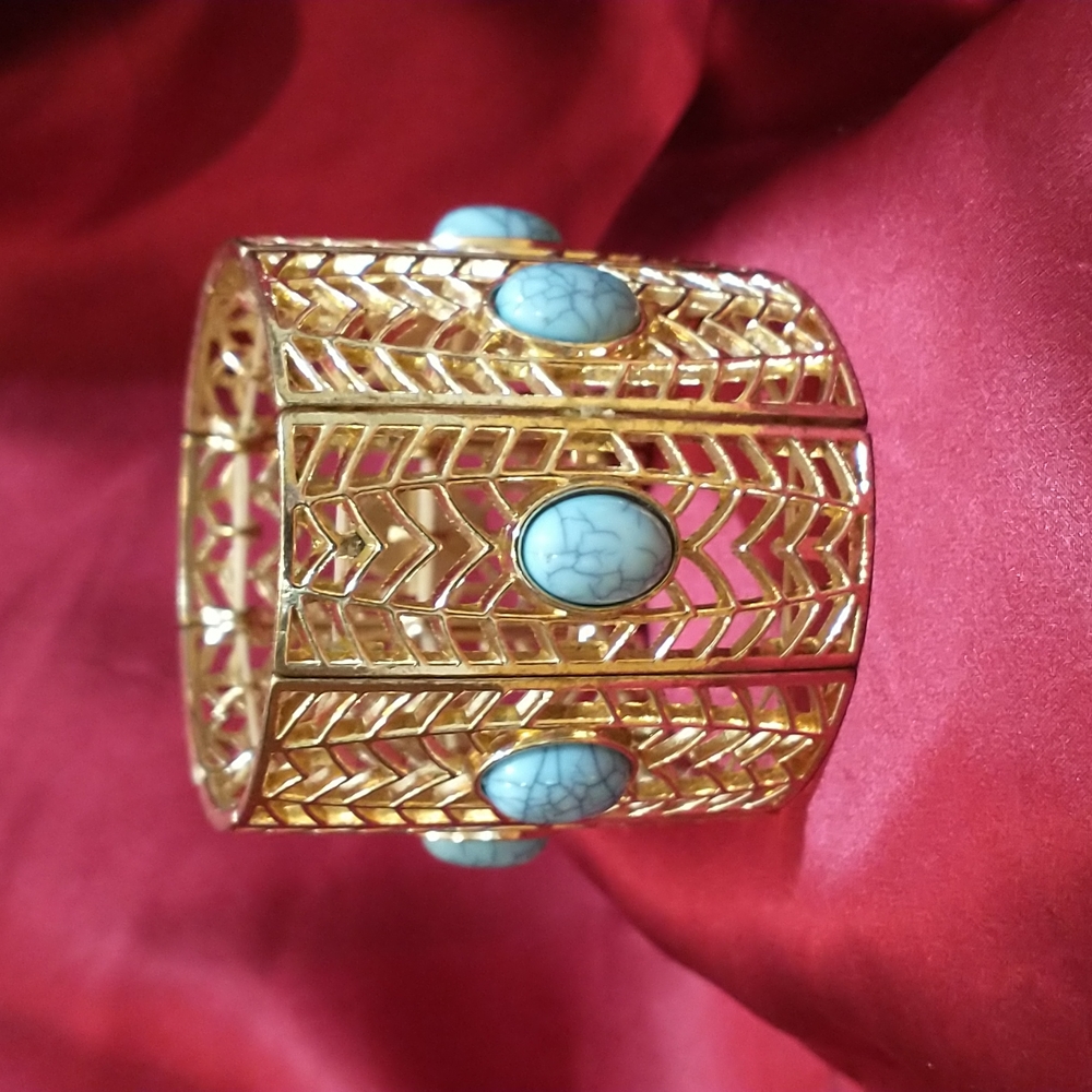 Elegant Goldtone Turquoise Bracelet